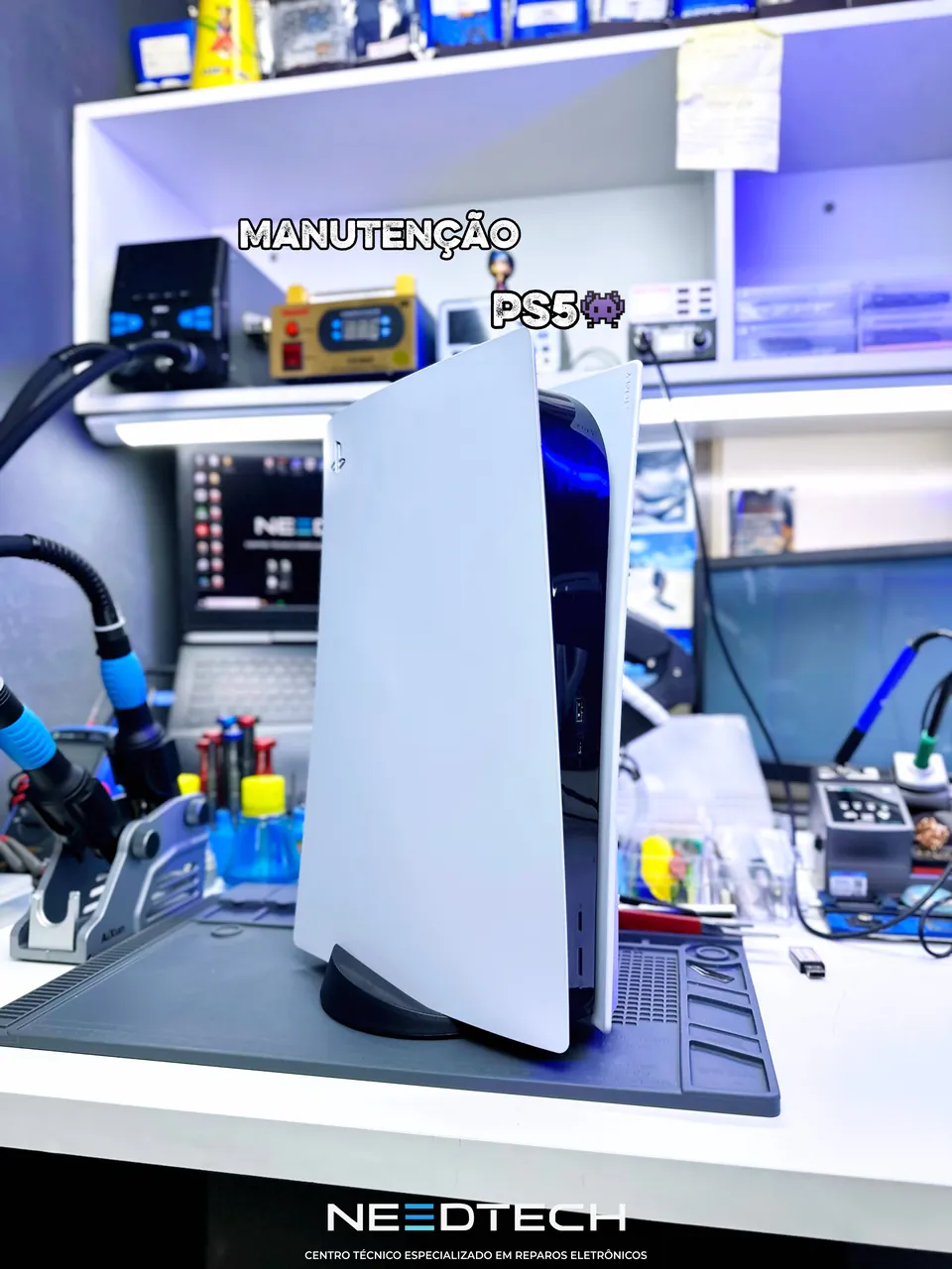 PlayStation 5 aberto em bancada técnica da NeedTech