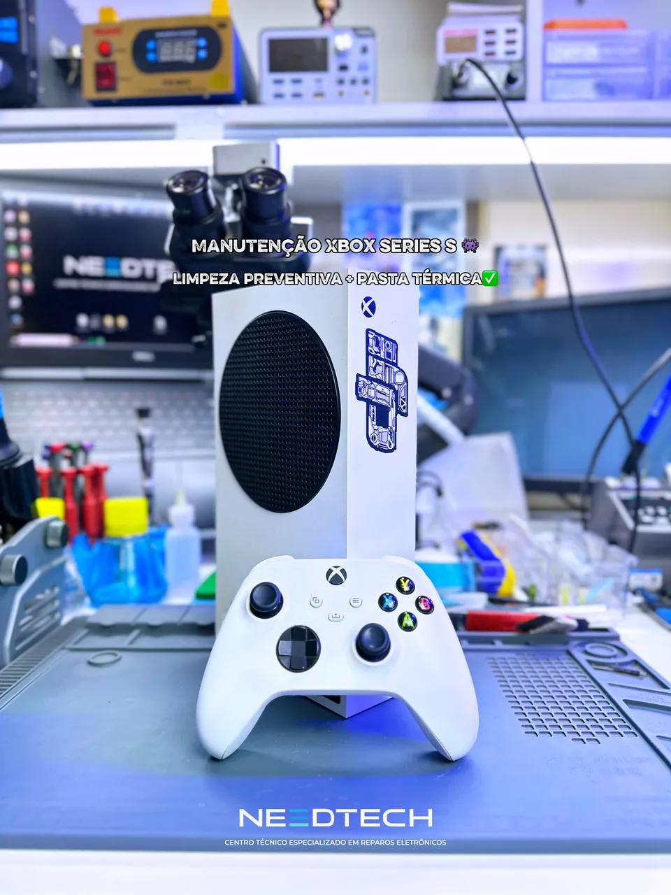 Xbox Series S e controle na bancada da NeedTech